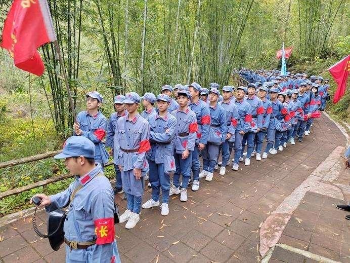 “五育并举”提素养 “立德树人”传精神 四川省长宁县职业技术学校开展学生干部红色研学教育活动